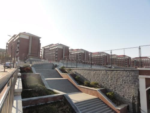各类重点学科很多,比起青岛理工,青岛科技大学才是重点大学