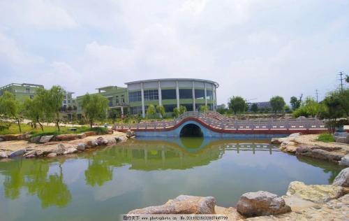 各类重点学科很多,比起青岛理工,青岛科技大学才是重点大学