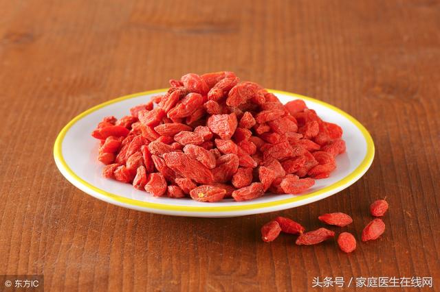 每天吃一把枸杞,这6个好处,就“砸在”你头上了