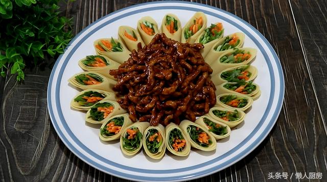 教你京酱肉丝的家常做法，肉丝嫩滑，酱香浓郁，简单摆盘更好看