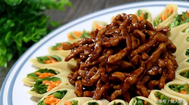 教你京酱肉丝的家常做法,肉丝嫩滑,酱香浓郁,简单摆盘更好看