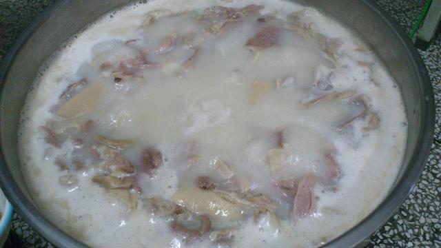 70岁老师傅羊肉汤的制作方法，羊汤不膻秘诀，5个步骤全部搞定！