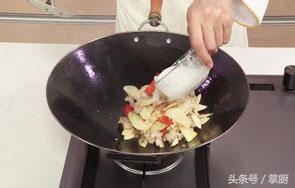 厨师长教你如何做茭白炒肉,茭白鲜嫩,口感清脆,关键是好吃不贵
