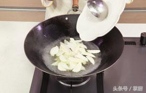 厨师长教你如何做茭白炒肉,茭白鲜嫩,口感清脆,关键是好吃不贵