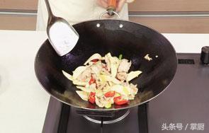 厨师长教你如何做茭白炒肉,茭白鲜嫩,口感清脆,关键是好吃不贵