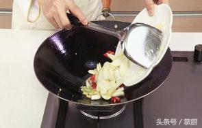 厨师长教你如何做茭白炒肉,茭白鲜嫩,口感清脆,关键是好吃不贵