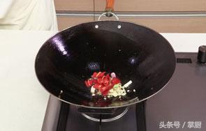 厨师长教你如何做茭白炒肉,茭白鲜嫩,口感清脆,关键是好吃不贵