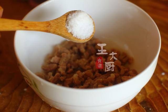 皮蛋瘦肉粥最正宗的做法,鲜咸美味,营养丰富,一家人都喜欢