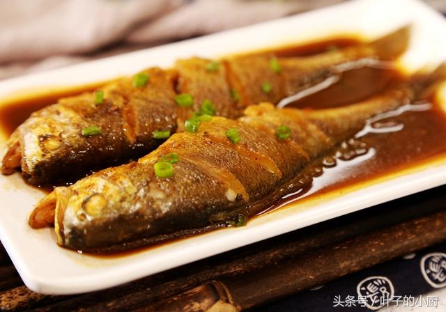 冰冻小黄鱼怎么做好吃?教您一招,入味又不腥!附煎鱼不粘的窍门