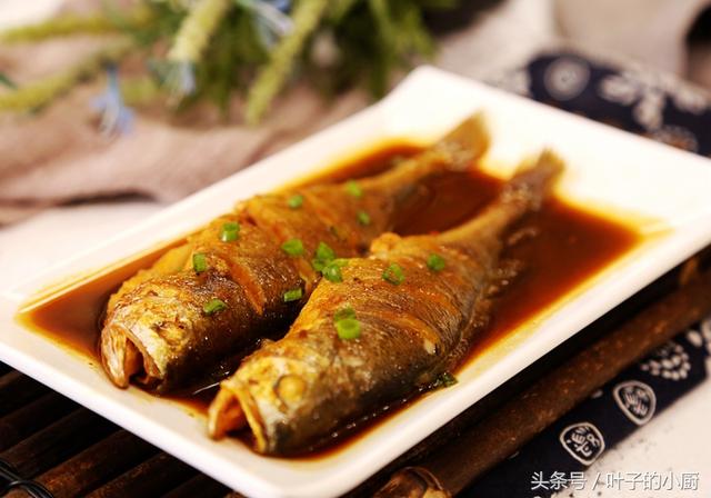 冰冻小黄鱼怎么做好吃?教您一招,入味又不腥!附煎鱼不粘的窍门