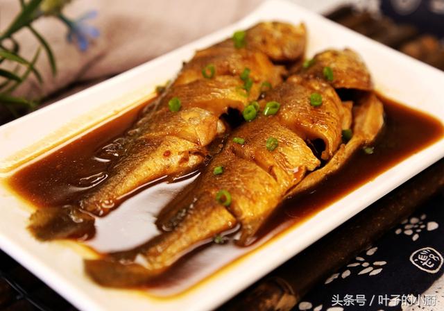 冰冻小黄鱼怎么做好吃?教您一招,入味又不腥!附煎鱼不粘的窍门