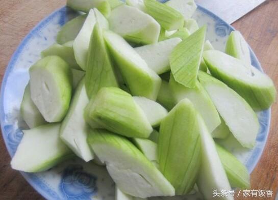 这才是丝瓜炒鸡蛋最好吃的做法,滑嫩爽口味道香