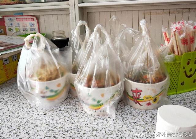 八哥酸辣粉·郑州|绝对是传统口味,汤底酸辣咸香刚刚好~