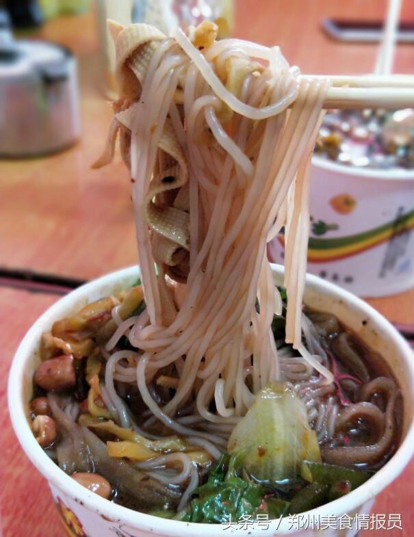 八哥酸辣粉·郑州|绝对是传统口味,汤底酸辣咸香刚刚好~