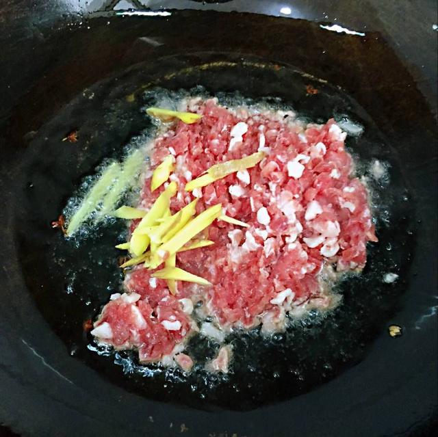 教你做黄豆芽炒粉条,地地道道的农家菜,做法简单,好吃接地气!