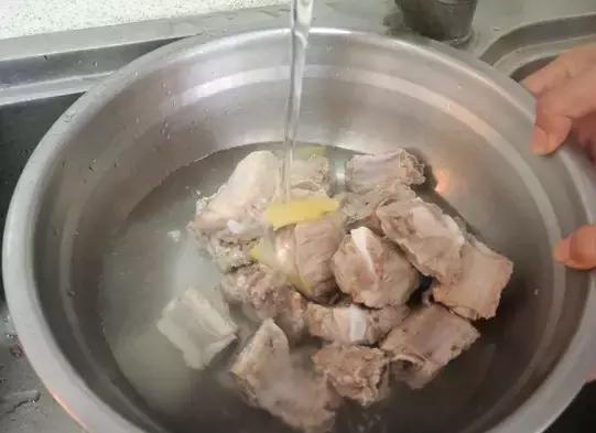 红烧排骨很详细的做法，超级好吃，全家人都喜欢吃，吃货快收藏