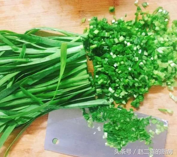 冬至日，教你10分钟包出韭菜饺子，并告诉你韭菜馅不出水的小秘密