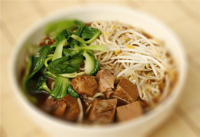 想在家做一碗好吃的牛肉面,好喝的汤头怎么做?大厨告诉你做法!