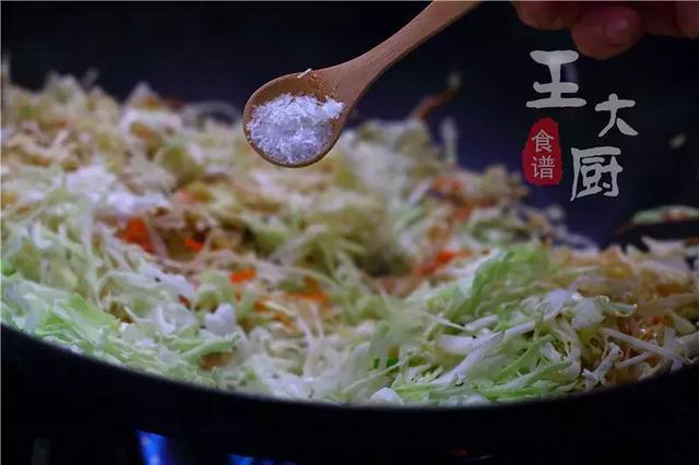切得细丝丝的大头菜炒粉丝,居然能这么好吃!