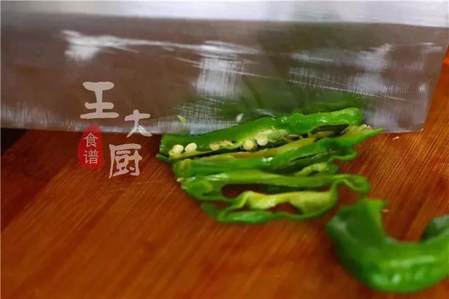 切得细丝丝的大头菜炒粉丝,居然能这么好吃!