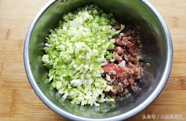 牛肉馅饼的最快速做法,不发面,不饧面,咬一口满嘴香,营养健康