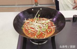经典川菜水煮鱼片,手把手教你水煮鱼的做法,新手一样能搞定
