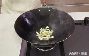 经典川菜水煮鱼片,手把手教你水煮鱼的做法,新手一样能搞定