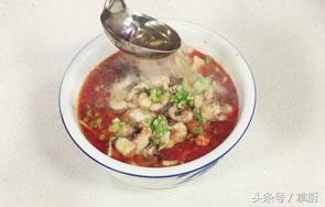经典川菜水煮鱼片,手把手教你水煮鱼的做法,新手一样能搞定