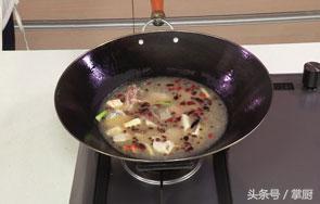 经典川菜水煮鱼片,手把手教你水煮鱼的做法,新手一样能搞定