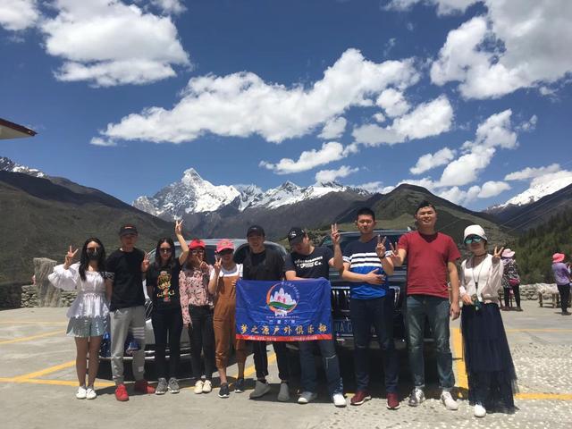 成都到稻城亚丁旅游有多少公里?大概要花多少钱?