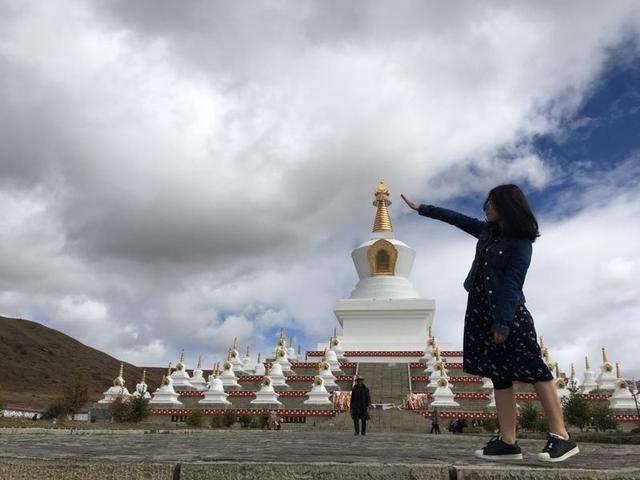 成都到稻城亚丁旅游有多少公里?大概要花多少钱?