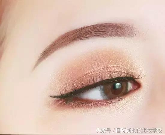 眼影怎么画好看图解 眼影的画法步骤图,Get了