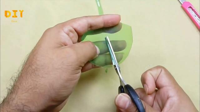 DIYS手工教程，教你把塑料瓶加工制作成椰子树的方法，很简单