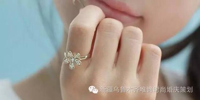 女人结婚戒指戴哪只手 结婚戒指的佩戴知识