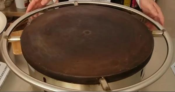 想吃煎饼果子不用出去买了，教你山东煎饼果子做法，比买的还好吃