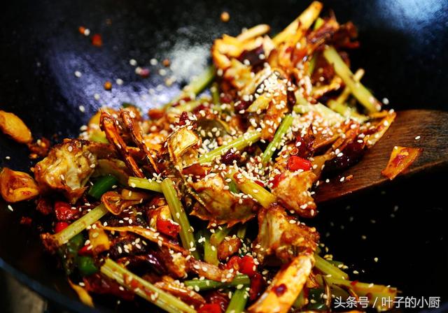 18步详解香辣蟹正宗做法,香得能吃下3碗饭!