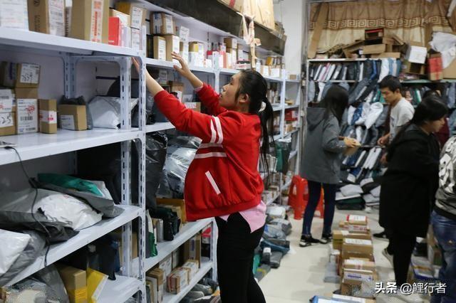 小镇上的快递店转让费要18万,每天派送550件,可以接手吗?