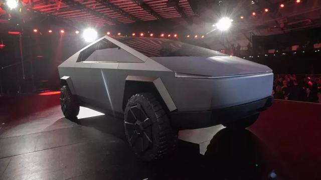 已知宇宙中最具创意广告：哥已预订特斯拉，蜘蛛窗版