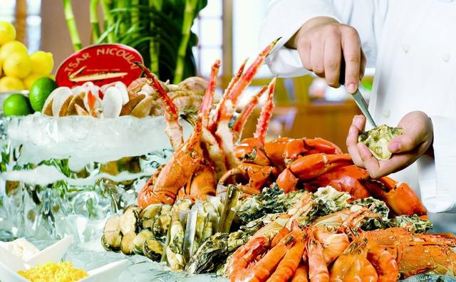 高端海鲜店突然3折揽客,客流量翻倍,顾客充值超过1200万